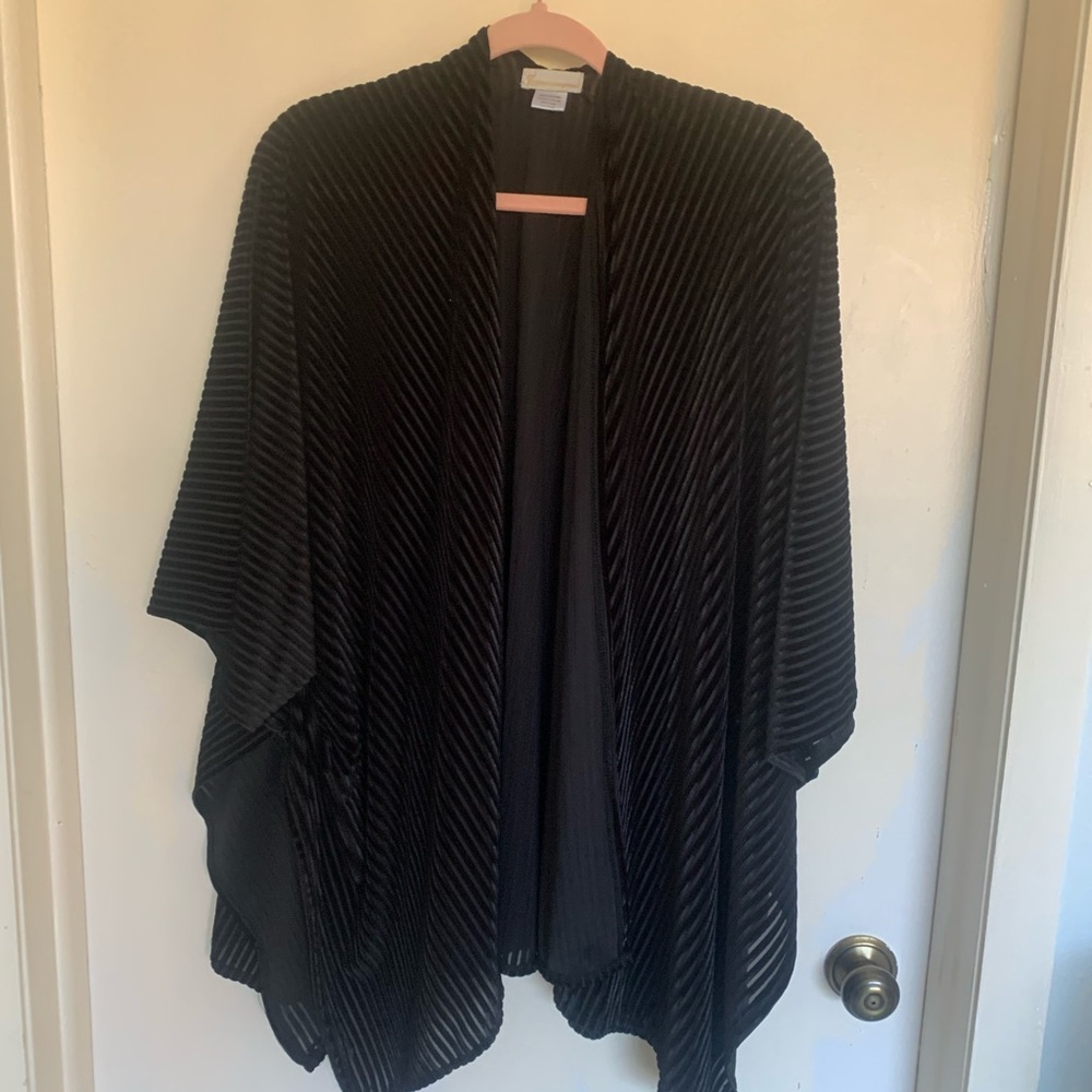 Chic Black Women's topper